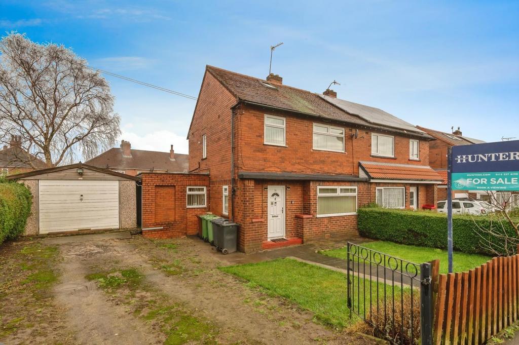 Richmond Road, Farsley, Pudsey 3 bed semidetached house for sale £