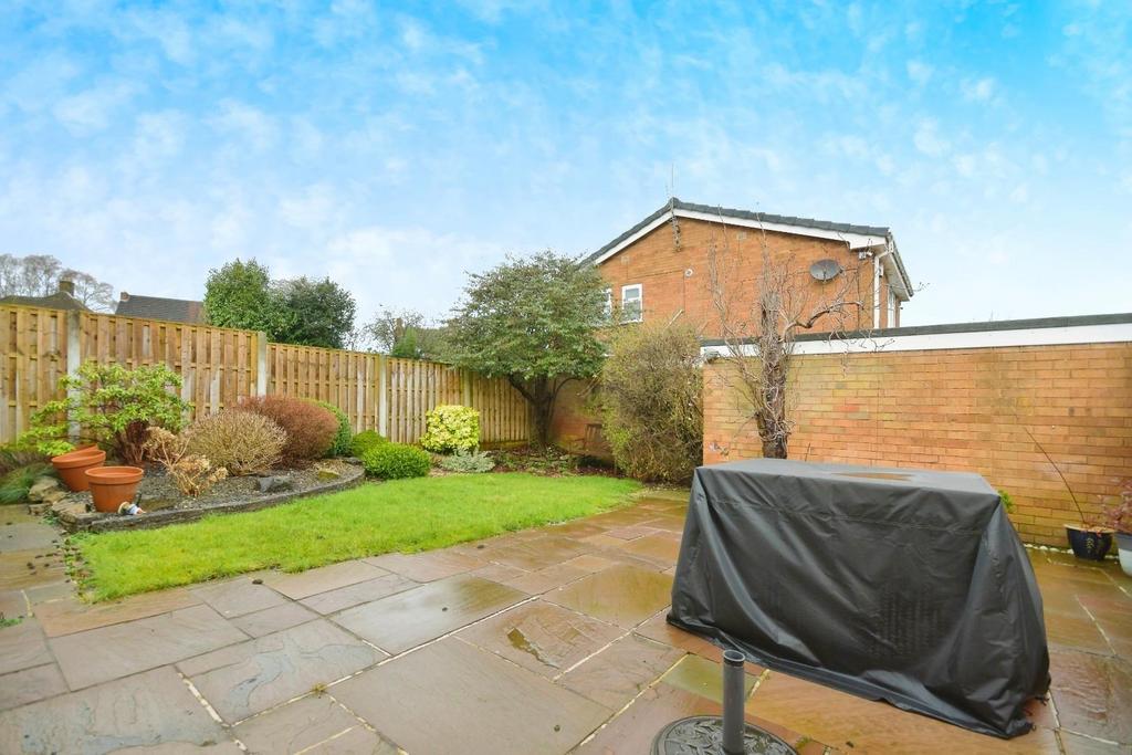 Errington Road, Walton, Chesterfield, S40 3ER 3 bed detached house for