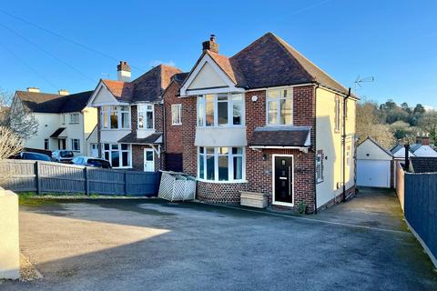 125 Cainscross Road, Stroud, GL5 4HN