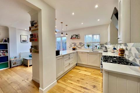 125 Cainscross Road, Stroud, GL5 4HN