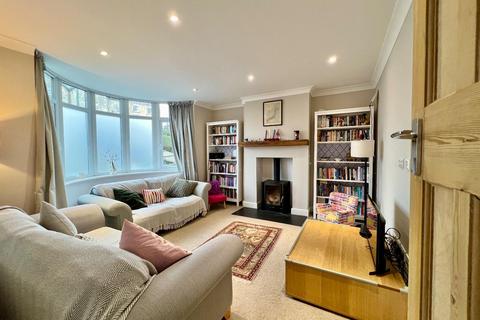 125 Cainscross Road, Stroud, GL5 4HN