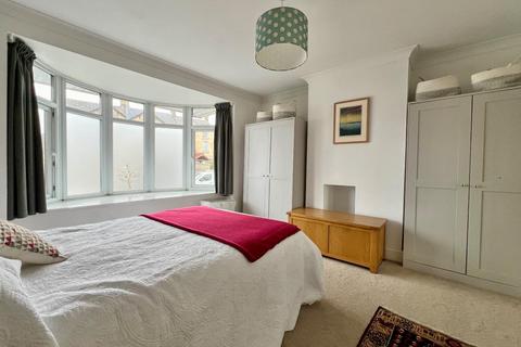 125 Cainscross Road, Stroud, GL5 4HN