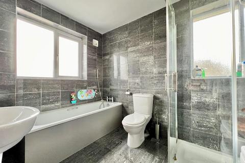 125 Cainscross Road, Stroud, GL5 4HN