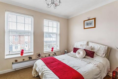 33 Beaconsfield Place, Epsom, KT17 4BD