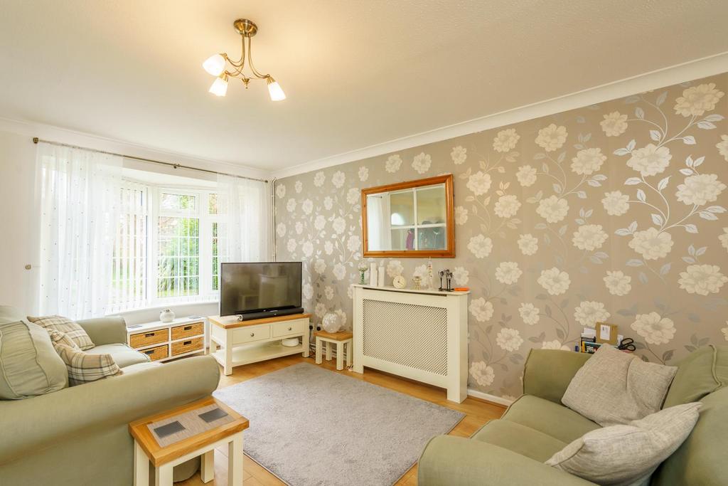 Westminster Drive, Aldwick Park, Bognor Regis 3 bed end of terrace