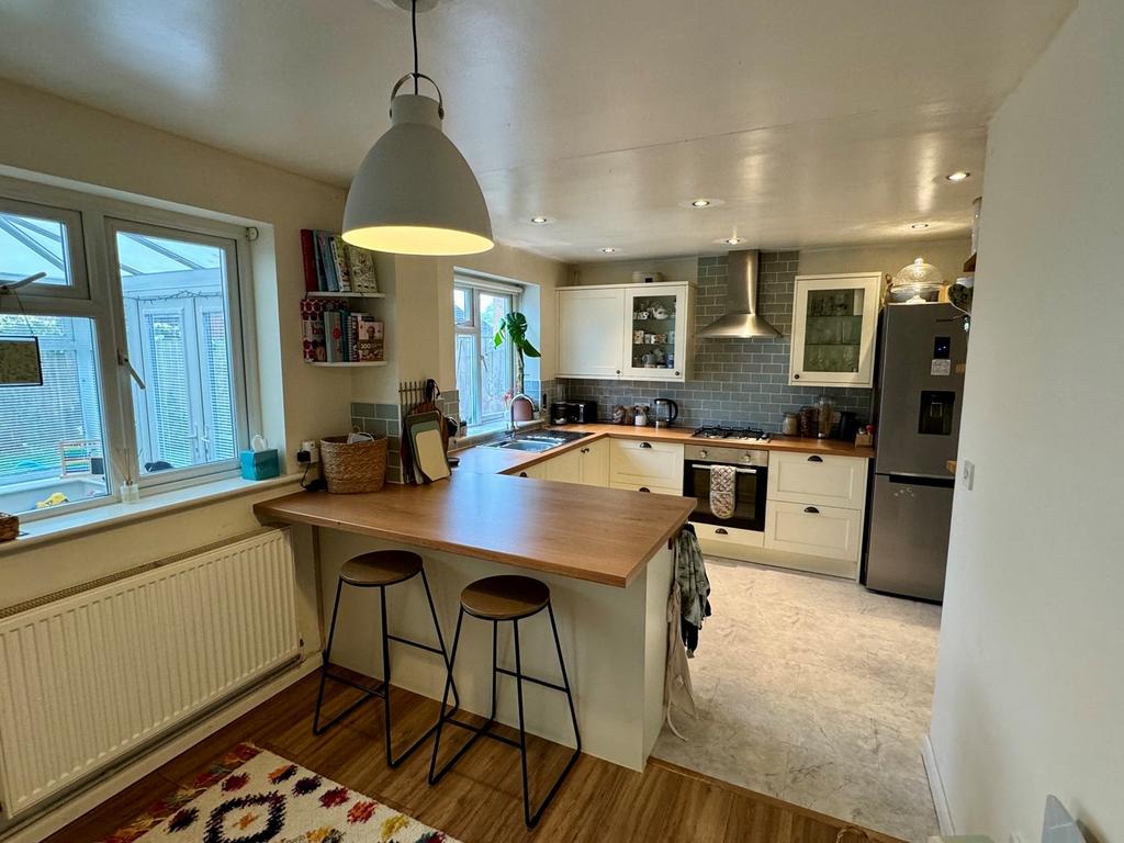 Turnberry Drive, Holmer, Hereford, HR1 3 bed detached house for sale £349,950