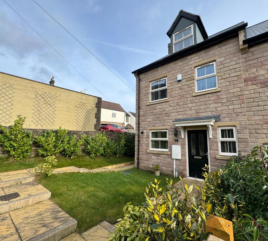 Chesterfield Road, Matlock DE4 3 bed townhouse for sale £300,000