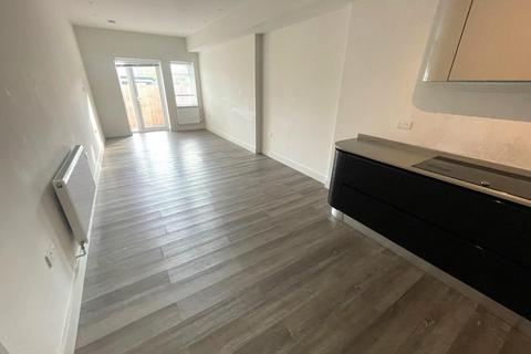 2 bedroom flat to rent, Woodland Way, Mill Hill, NW7