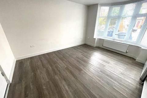 2 bedroom flat to rent, Woodland Way, Mill Hill, NW7