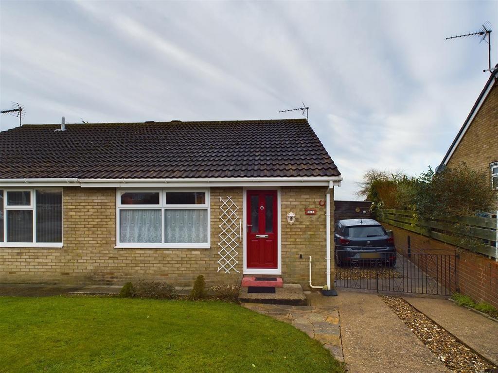 Balmoral Close, Bridlington 2 bed semidetached bungalow for sale £