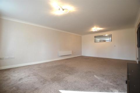 3 bedroom apartment to rent, Brackenhurst Place, Leeds LS17