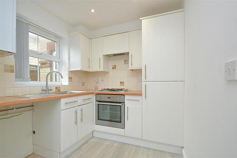 2 bedroom flat for sale - IDEAL INVESTMENT OPPORTUNITY  * SANDOWN