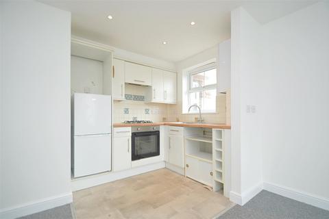 2 bedroom property for sale, IDEAL FIRST HOME  * SANDOWN