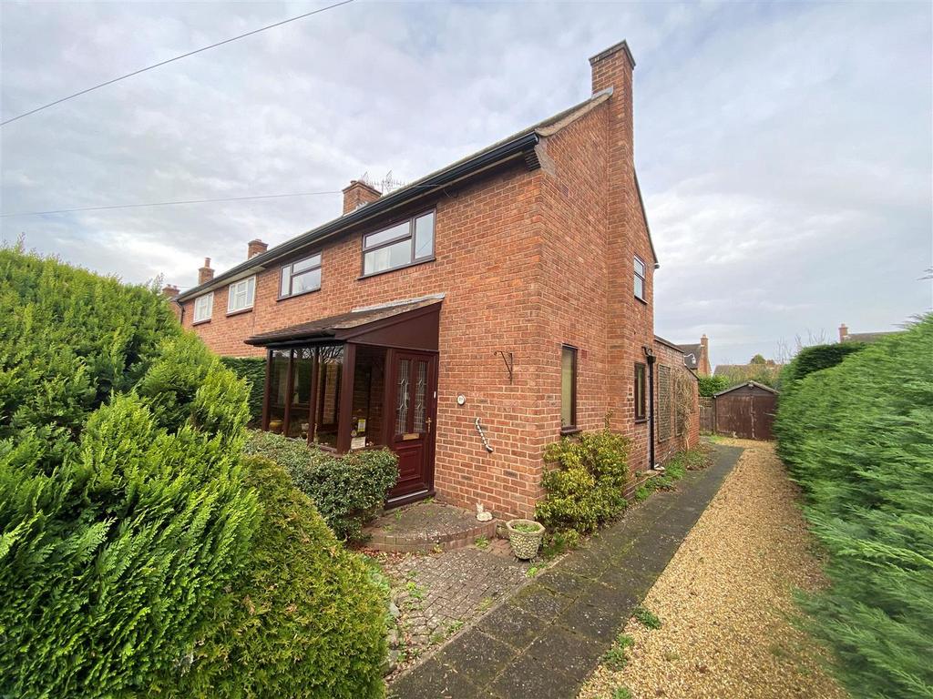 21 The Leasowes, Ford, Shrewsbury, Shropshire, SY5 9LT 2 bed semi