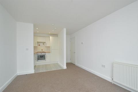 2 bedroom flat for sale, CLOSE TO TOWN & BEACH * SANDOWN