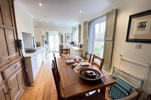 18 Albany Road, Salisbury, SP1 3YH