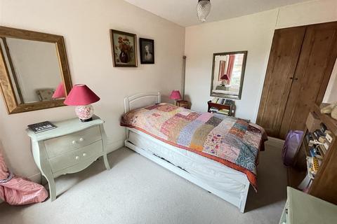 18 Albany Road, Salisbury, SP1 3YH
