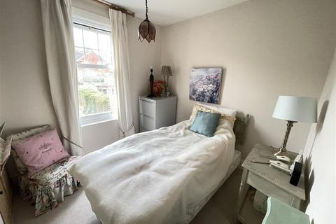 18 Albany Road, Salisbury, SP1 3YH