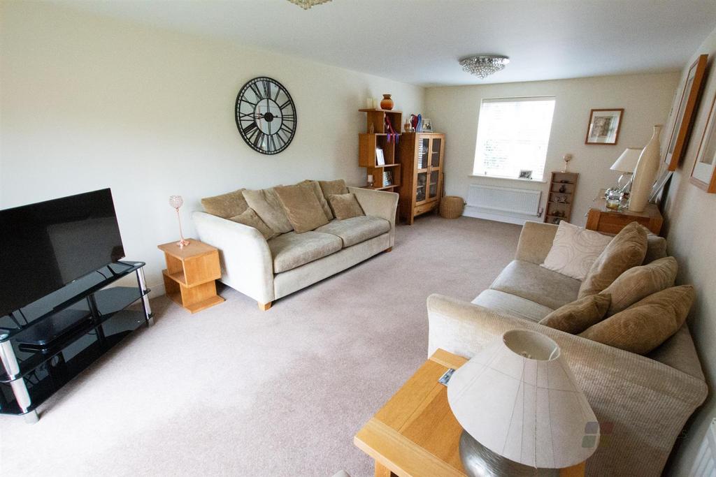 Larkspur Drive, Burgess Hill 4 bed detached house for sale £510,000