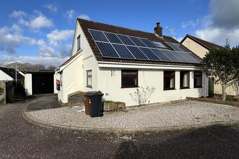 8 Collatons Walk, Bow, Crediton, EX17 6LS