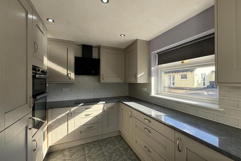 8 Collatons Walk, Bow, Crediton, EX17 6LS