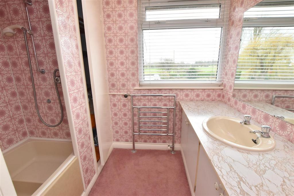 En suite bathroom/wc