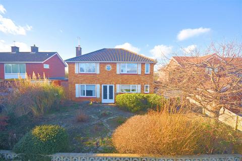 3 bedroom detached house for sale, Northumberland Avenue, Aylesbury HP21