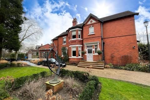 4 bedroom house to rent, The Crescent, Davenport, Stockport