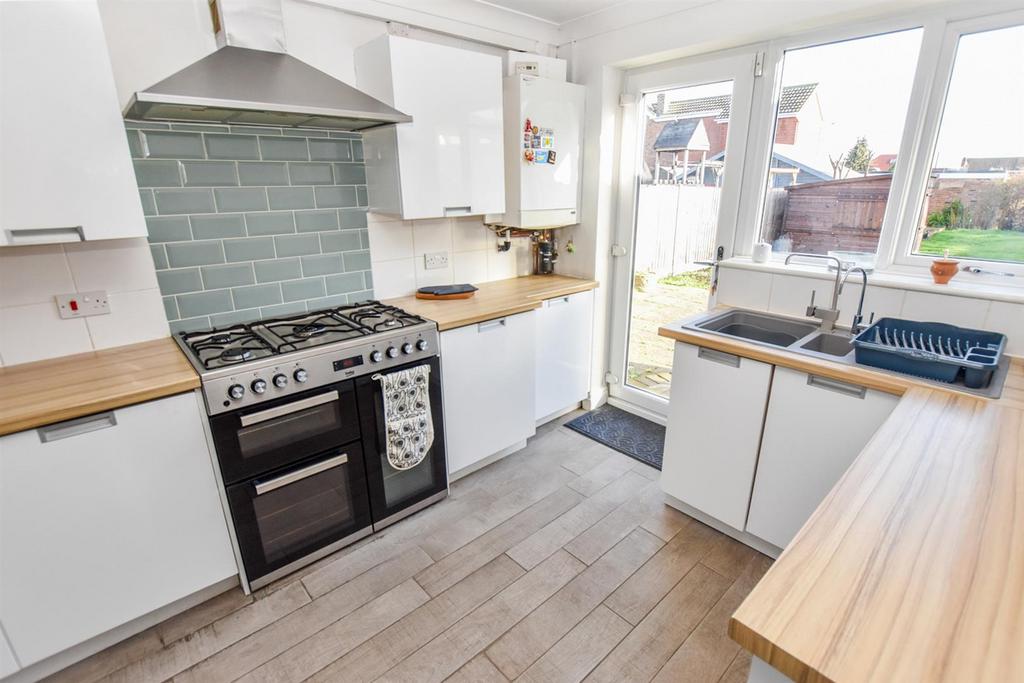 Kitchen 2.jpg