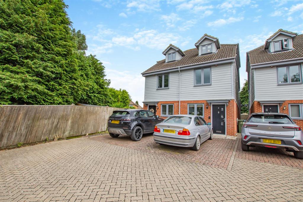 Fir Tree Court, Coxheath, Maidstone 3 bed townhouse for sale £325,000