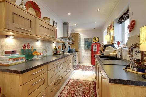 5 Easenby Close, Swanland, North Ferriby, HU14 3NP