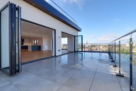 3 bedroom penthouse to rent, St. Johns Lane, Gloucester