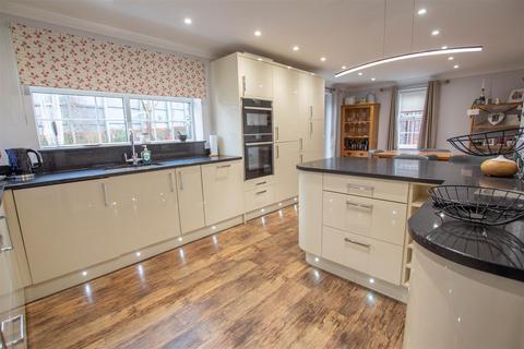 4 bedroom detached house for sale, Slaters Drive, Haverhill CB9