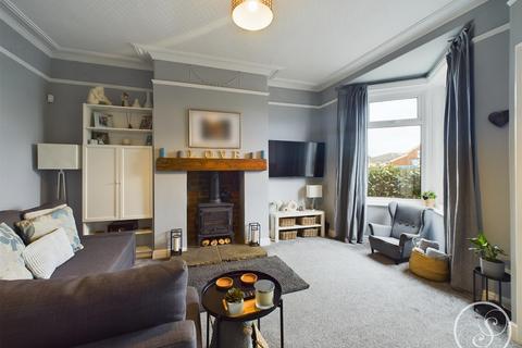 122 Town Gate, Wyke, Bradford, BD12 9JL