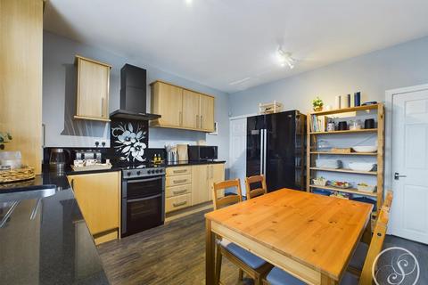 122 Town Gate, Wyke, Bradford, BD12 9JL
