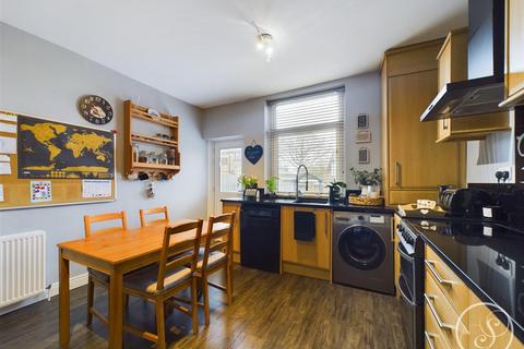 122 Town Gate, Wyke, Bradford, BD12 9JL