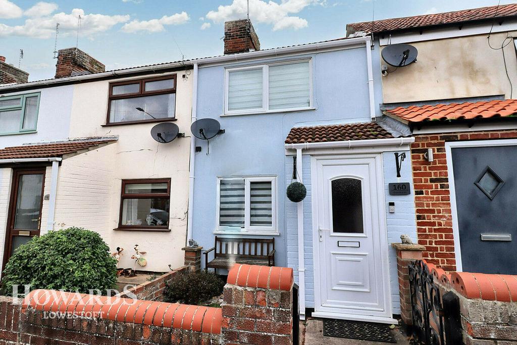 Pakefield Street, Pakefield 2 bed terraced house for sale £180,000