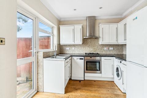 3 bedroom semi-detached house to rent, York Avenue, Stanmore, HA7
