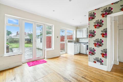 3 bedroom semi-detached house to rent, York Avenue, Stanmore, HA7