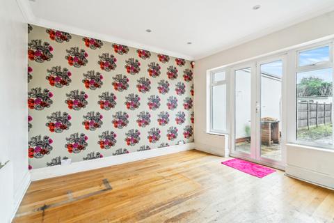 3 bedroom semi-detached house to rent, York Avenue, Stanmore, HA7