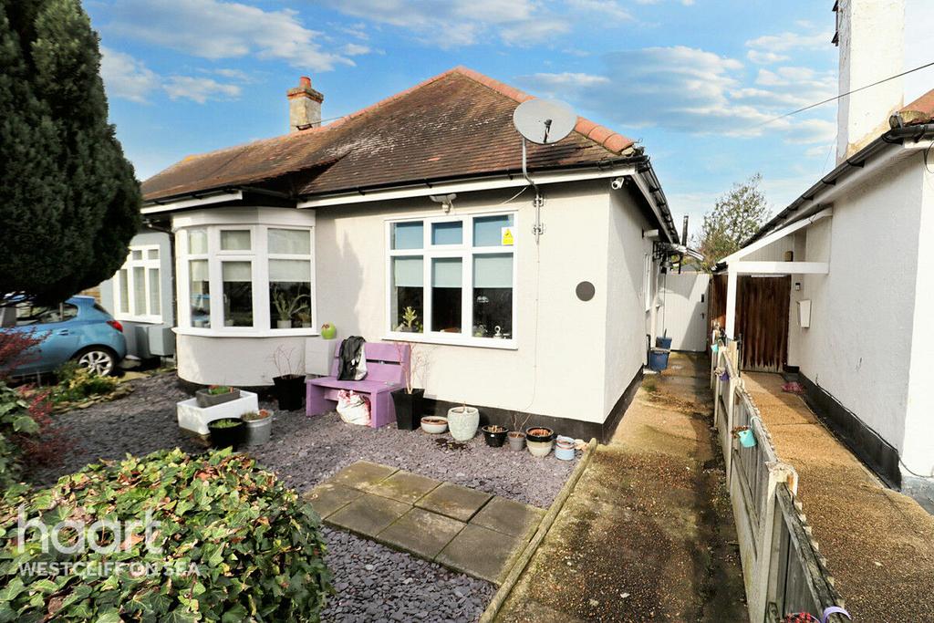 Shakespeare Avenue, WestcliffOnSea 2 bed semidetached bungalow for