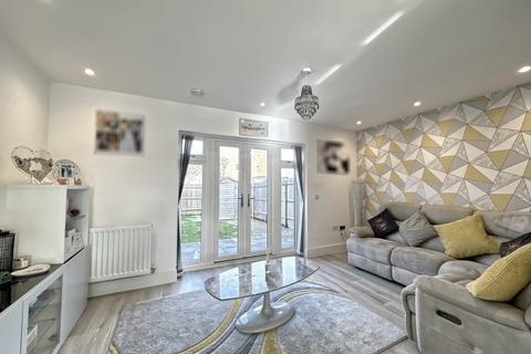 4 Appian Way, Chineham, Basingstoke, RG24 8BH