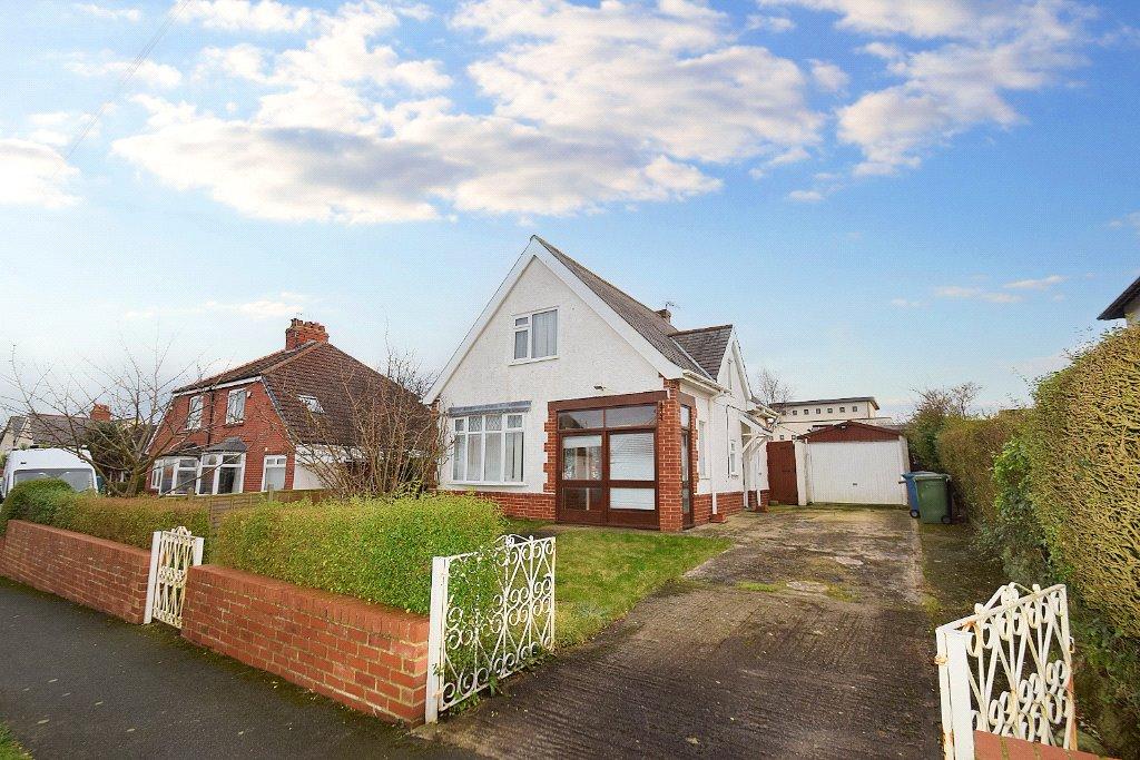 Scholes Park Road, Scarborough, North Yorkshire, YO12 2 bed detached