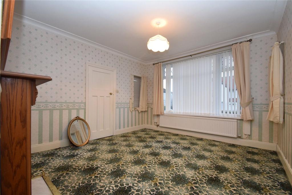 Scholes Park Road, Scarborough, North Yorkshire, YO12 2 bed detached