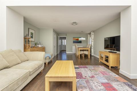 4 bedroom semi-detached house for sale, Barncroft Drive, Haywards Heath, RH16
