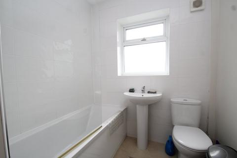 2 bedroom flat to rent - Grove House Court, Leeds, UK, LS8