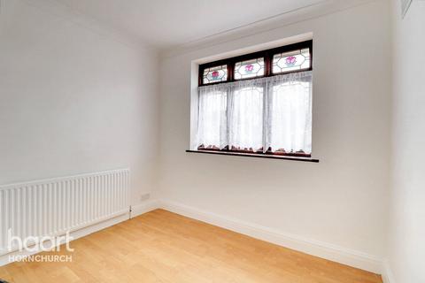 185 Warren Drive, Hornchurch, RM12 4PL