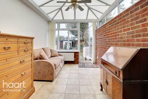 185 Warren Drive, Hornchurch, RM12 4PL
