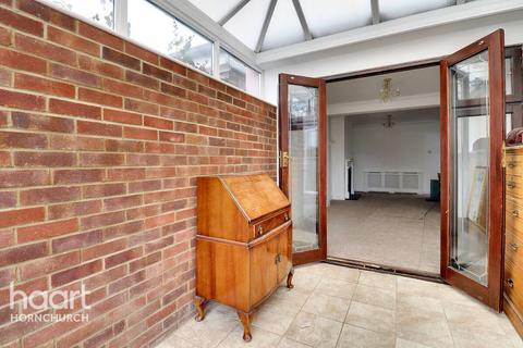 185 Warren Drive, Hornchurch, RM12 4PL