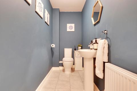 15 Divot Way, Basingstoke, RG24 9YB